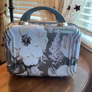 TRIFORCE Elite Performance Beauty Travel Bag